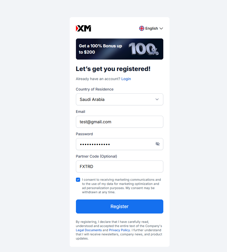 نموذج تسجيل XM في 2026 يعرض حقول بلد الإقامة والبريد وكلمة المرور وحقل كود الشريك (اختياري) مُدخلاً فيه FXTRD مع خانة موافقة التسويق وزر Register
